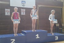 Laura Ana Bukovski - zlatna medalja i Erin Bakran - srebrna medalja na ručama